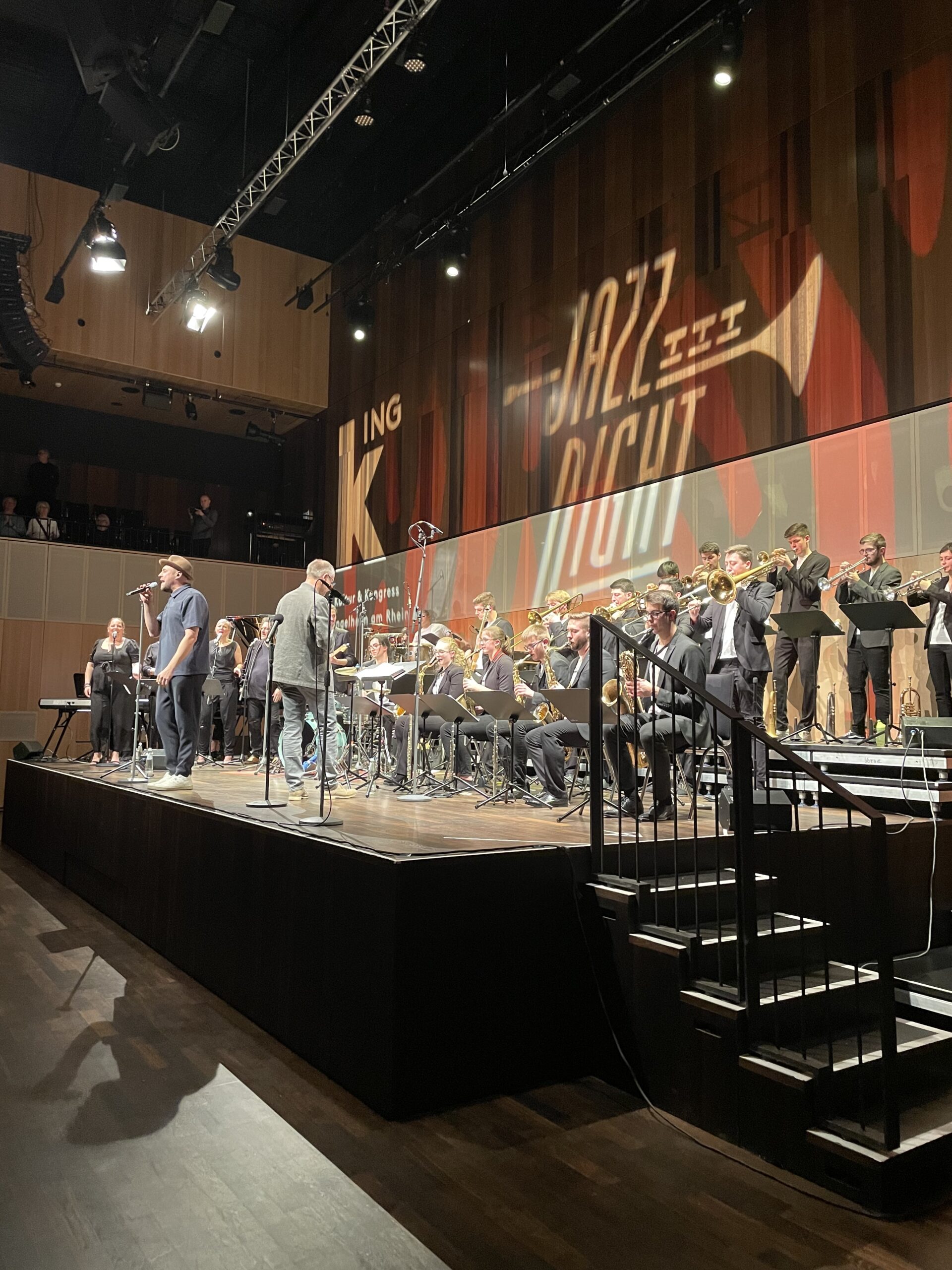 Read more about the article Standing Ovations: Phoenix Foundation & Max Mutzke in der kING