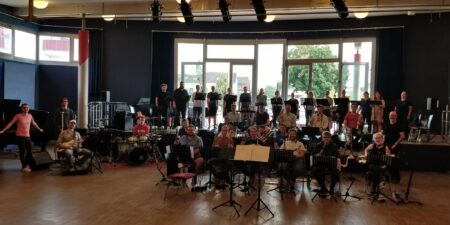 Mehr über den Artikel erfahren Phoenix Foundation trifft Landesjugendchor – Proben zum „Luther-Projekt“